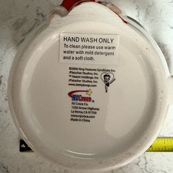 Betty Boop 3D Ceramic Mug ‘Betty’s Diner - Picture 4 of 5